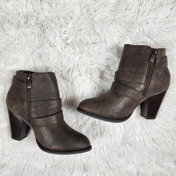 NWOB Forever Brown Heeled Ankle Booties Size 6 - Picture 6 of 12